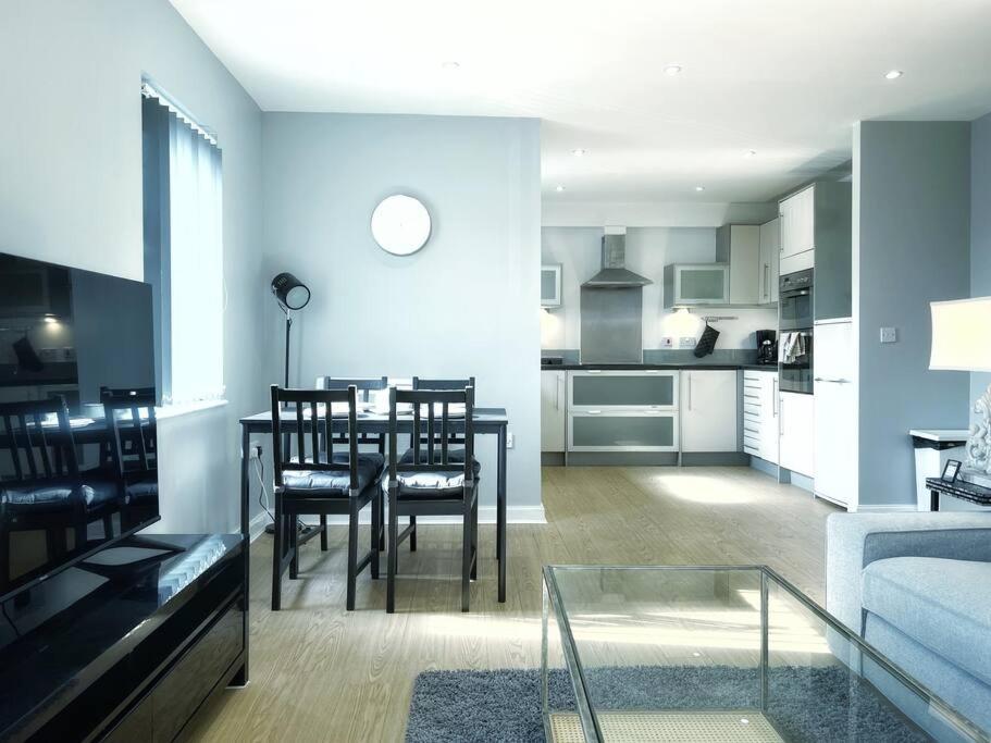 New Luxurious And Business Apt Apartment Swansea Bagian luar foto