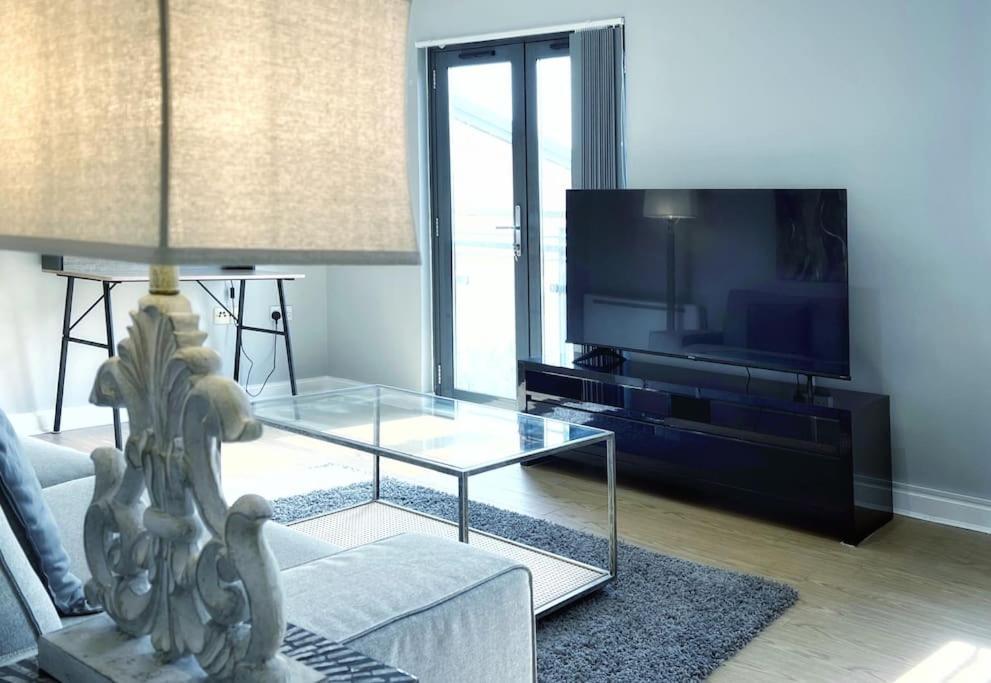 New Luxurious And Business Apt Apartment Swansea Bagian luar foto