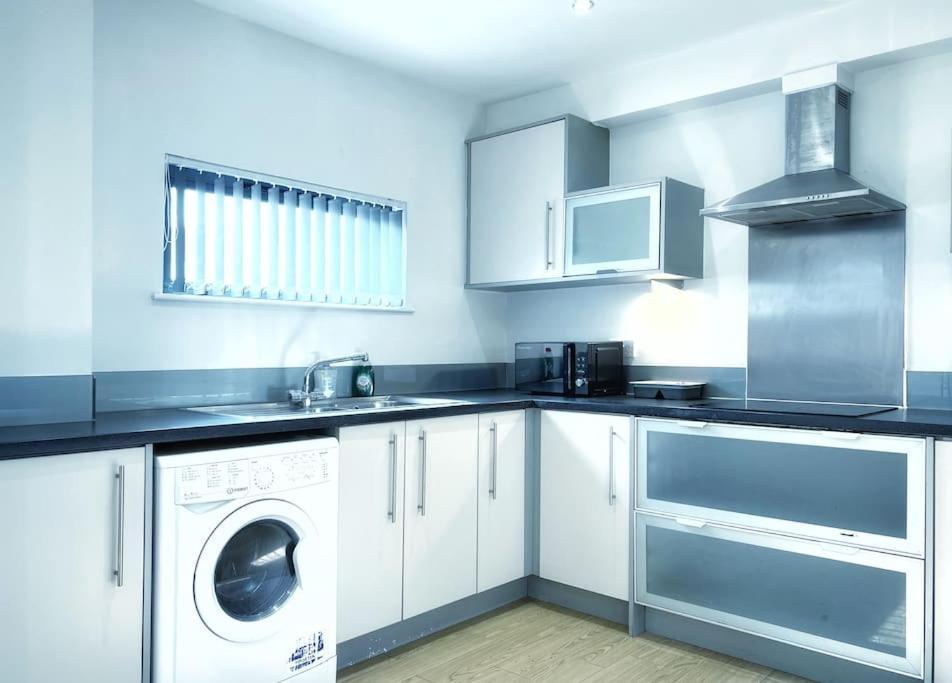 New Luxurious And Business Apt Apartment Swansea Bagian luar foto