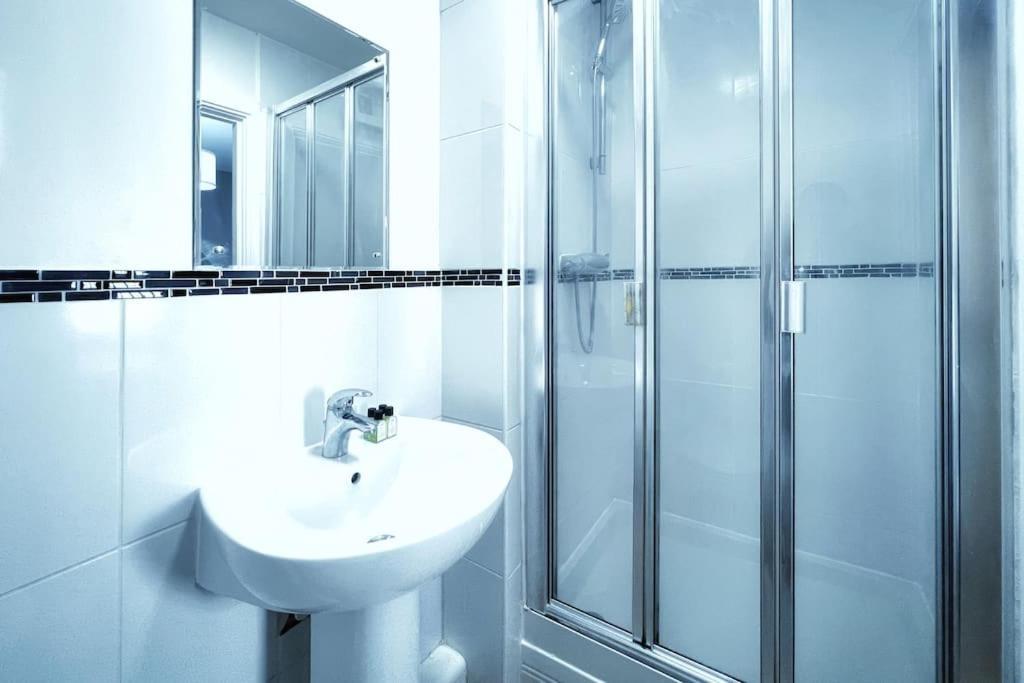 New Luxurious And Business Apt Apartment Swansea Bagian luar foto