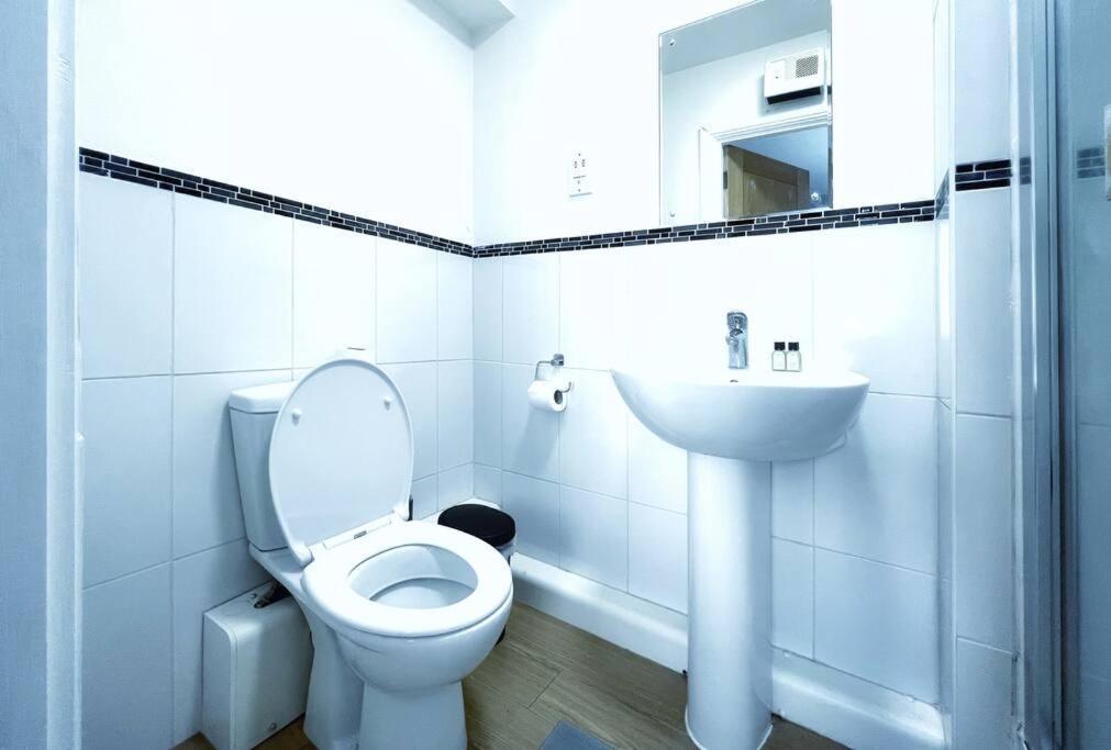 New Luxurious And Business Apt Apartment Swansea Bagian luar foto
