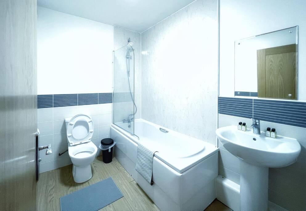 New Luxurious And Business Apt Apartment Swansea Bagian luar foto