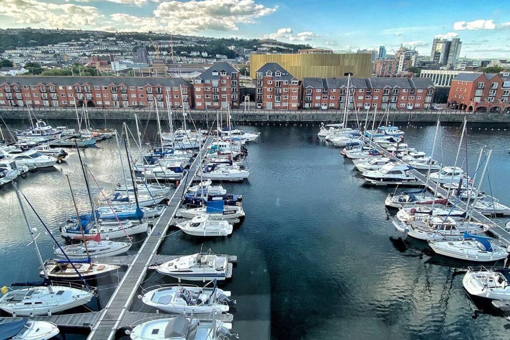 New Luxurious And Business Apt Apartment Swansea Bagian luar foto